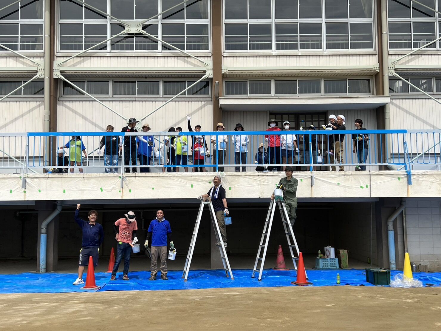 倉敷市立菅生小学校　手摺塗装　ボランティア活動